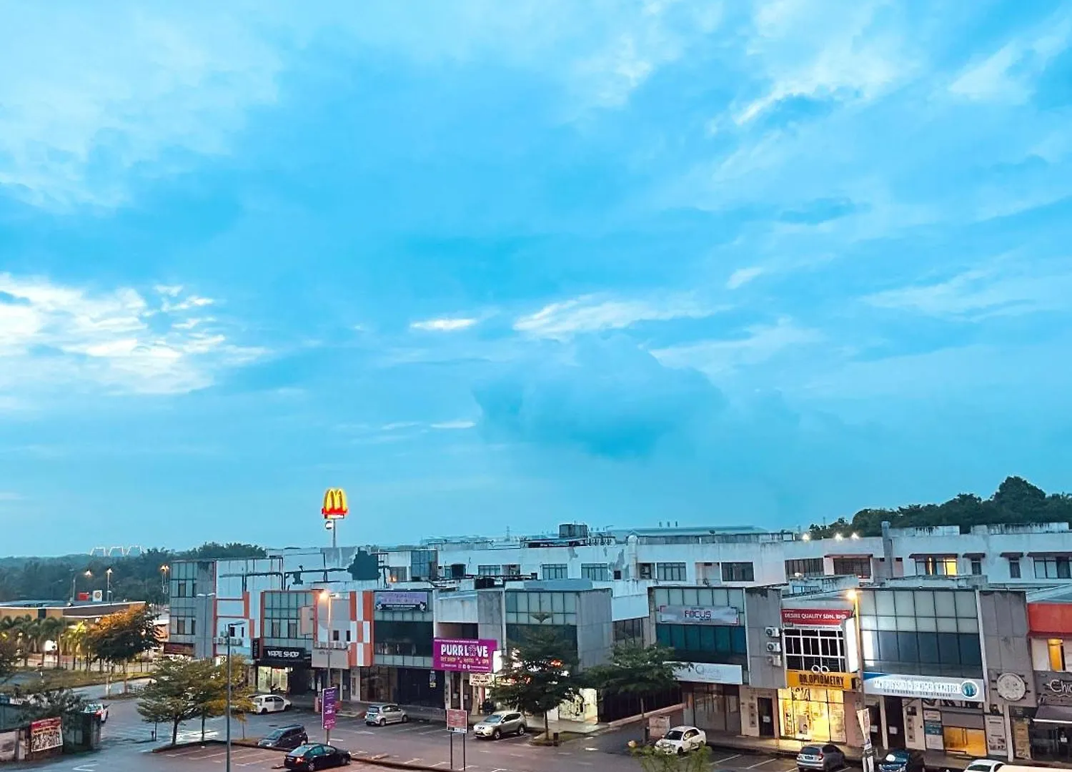Santai At Kotawarisan Klia Netflix Apartment Sepang Malaysia